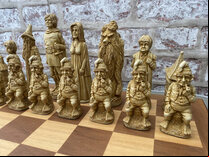 Lord of the Rings Berkeley Chess Set with 5 inch King
